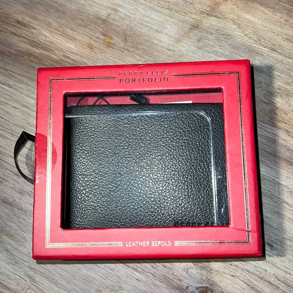 NWT Perry Ellis Bilfold
